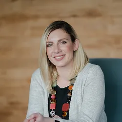 Outlearn.mk - Ivana Karalieva - CEO @Blooksy